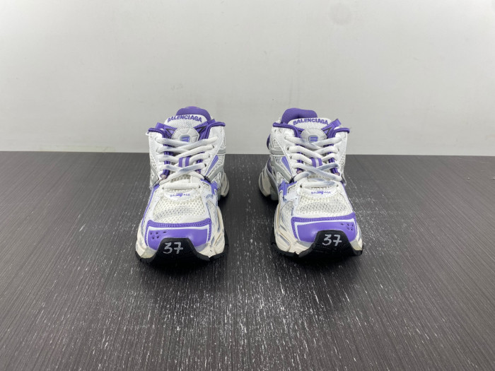 blcg runner sneaker 677402-w3rb3-5901