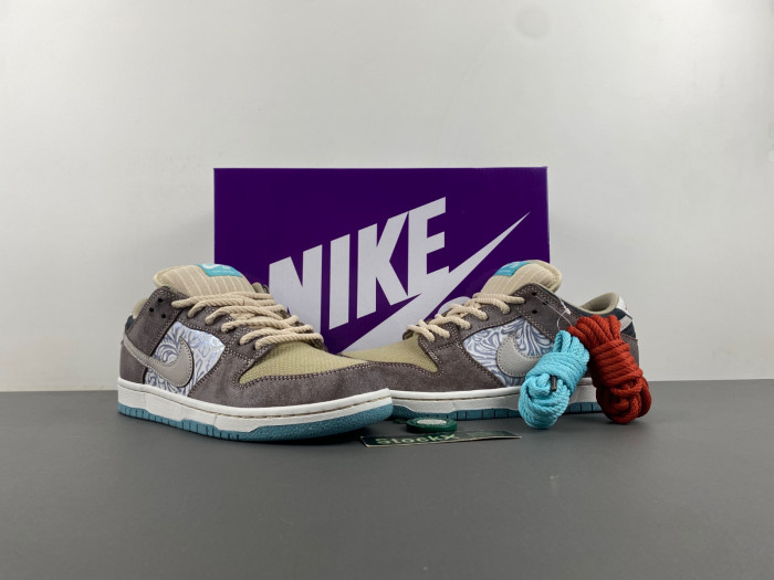 Nike SB Dunk Low Pro 