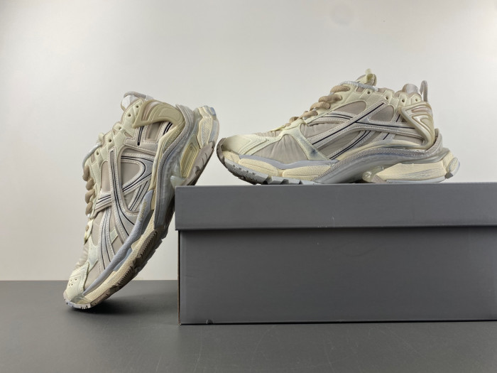 blcg runner sneaker 772767-w3rny-9797