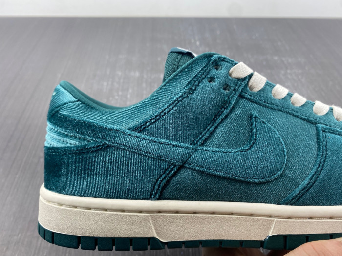 nike dunk low green velvet (w) - dz5224-300