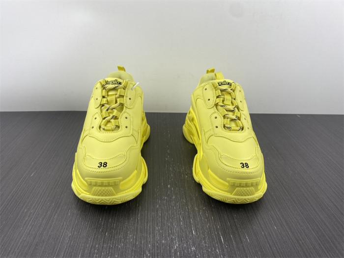 blcg sneaker triple.s sneakers 524039 w1fb5 2308