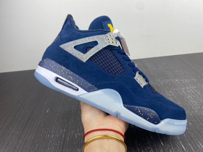 Jordan 4 Retro 