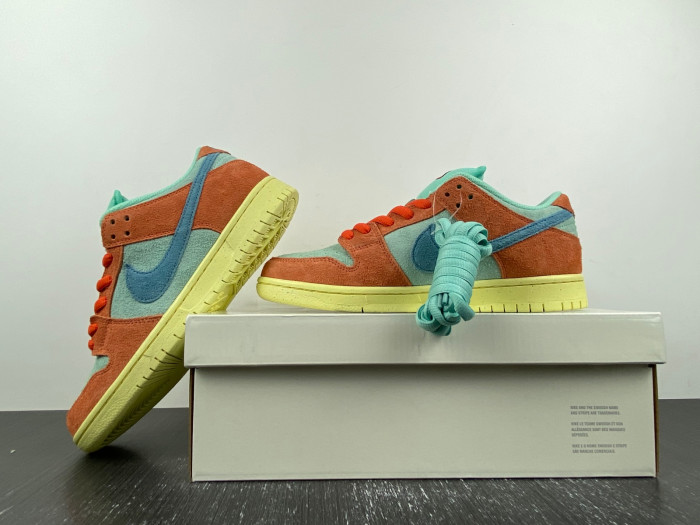 nike sb dunk low orange noise aqua dv5429-800