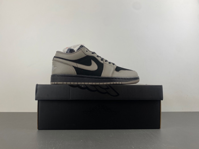 Air Jordan 1 Low SE 