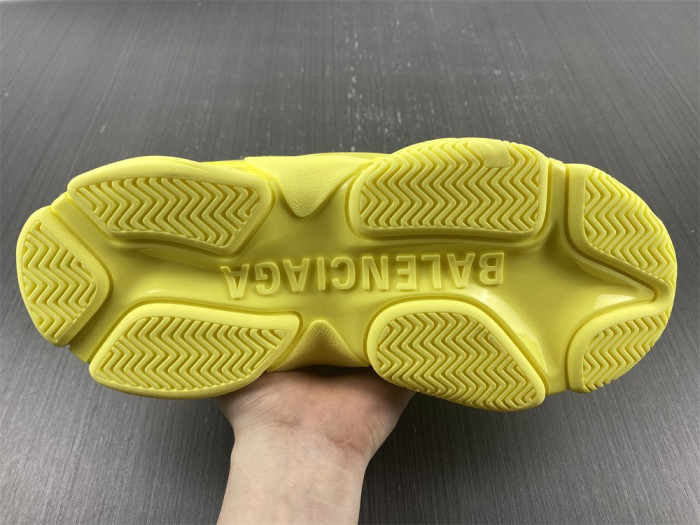 blcg sneaker triple.s sneakers 524039 w1fb5 2308