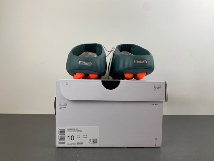 Nike Mind 001 