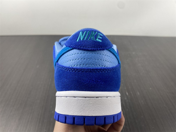 nike sb dunk low blue raspberry - dm0807-400