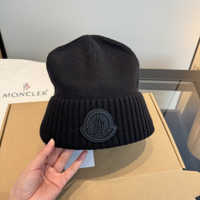 M0nc1er HAT0229-0526