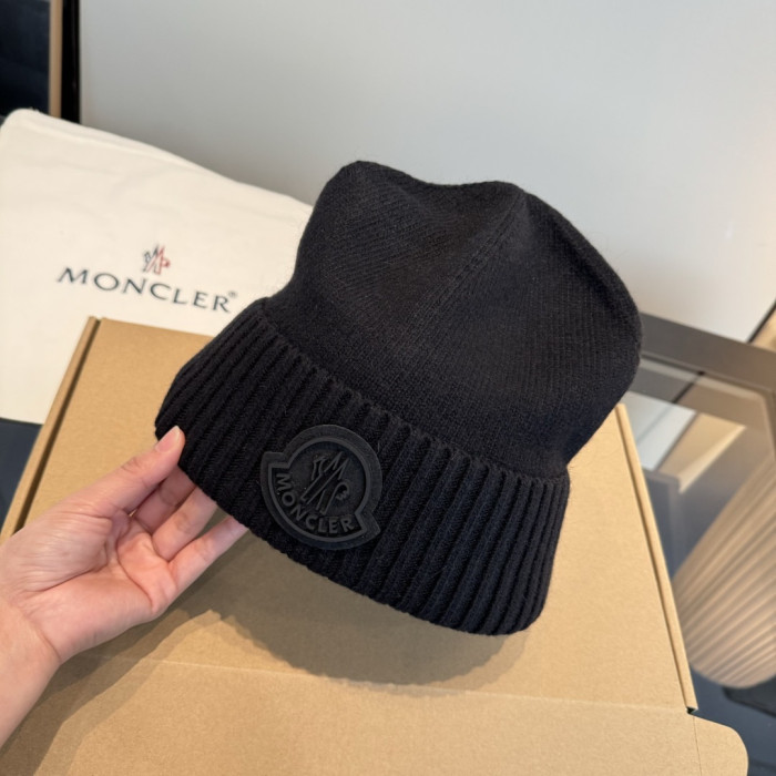 M0nc1er HAT0229-0526