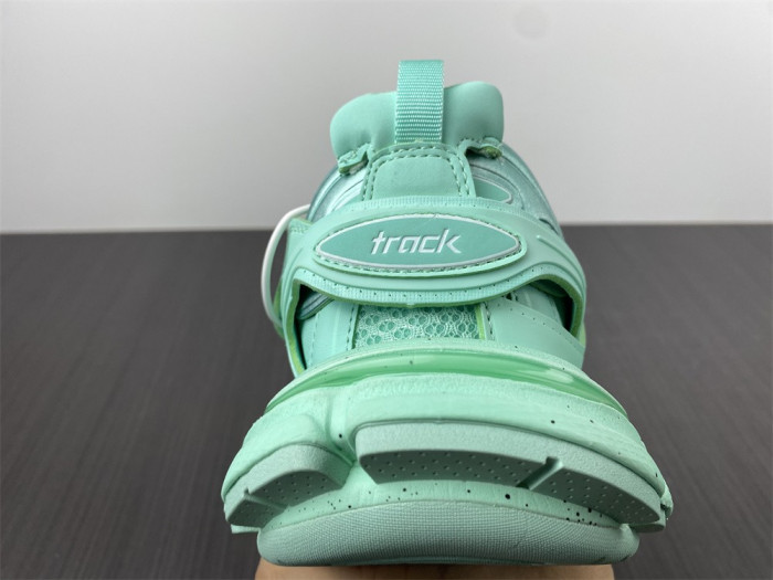 blcg track trainer green 542436 w3fe3 3800