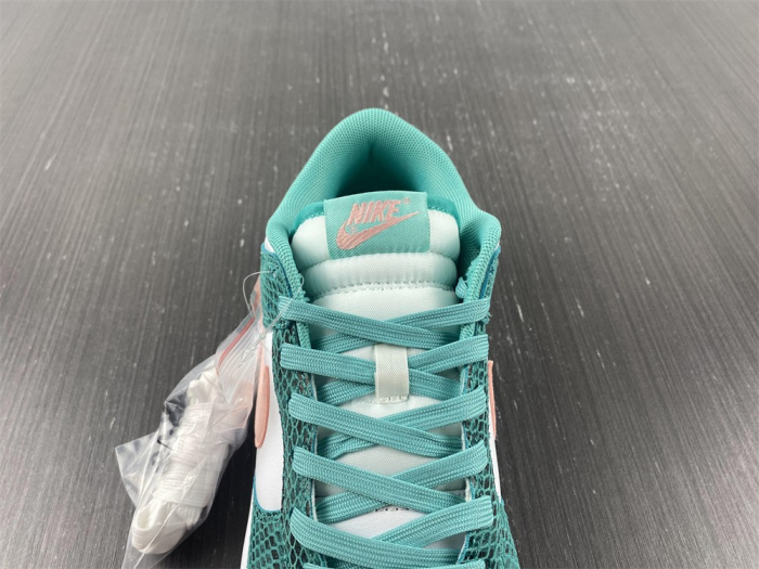 nike dunk low snakeskin dr8577-300