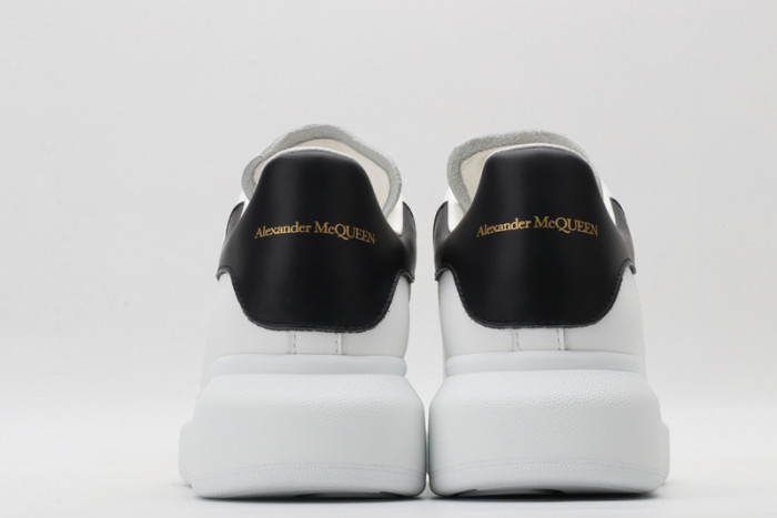 A1exa*der Mcqv*en SNEAKERS