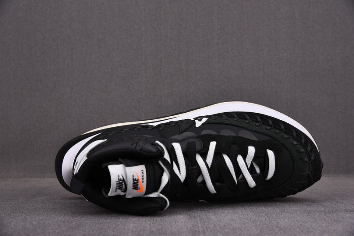 nike vaporwaffle sacai jean paul gaultier black white dh9186-001