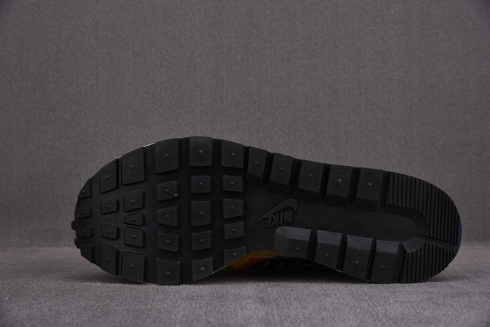 sacai x jean paul gaultier x nike vaporwaffle dh9186-200