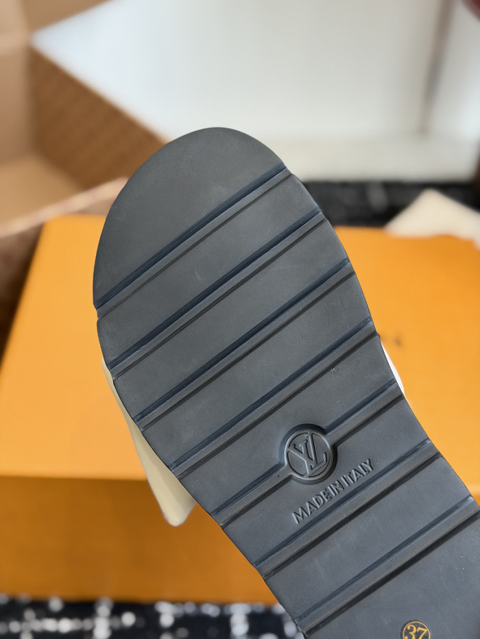 1*V SLIPPERS 11V0107-131