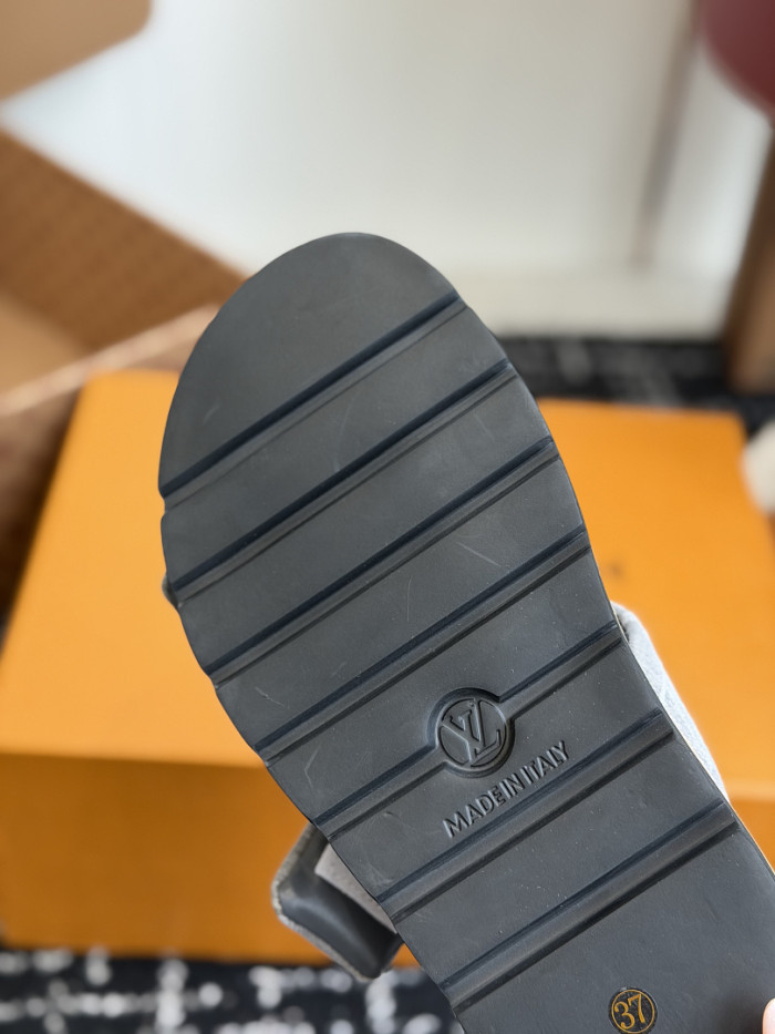 1*V SLIPPERS 11V0107-132