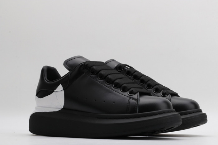 A1exa*der Mcqv*en SNEAKERS