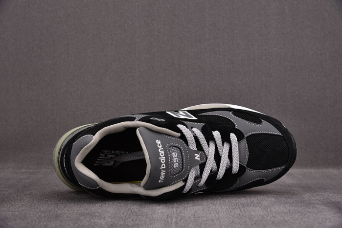 new balance sneaker m992bk