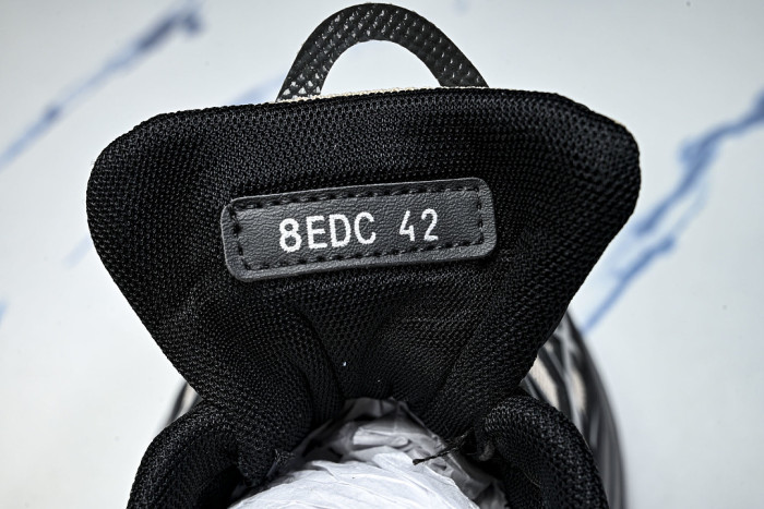 D10R B31 SNEAKERS B31008