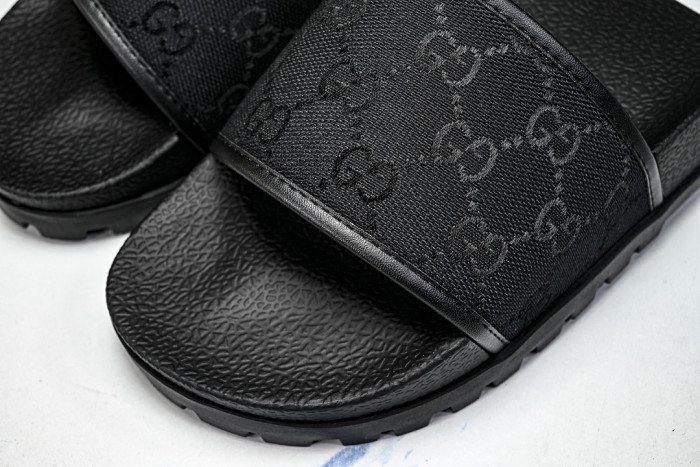 Gv*c SLIPPERS GU568-130