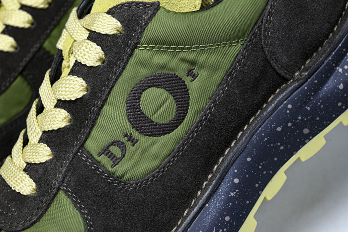D10R Sneaker D897-238