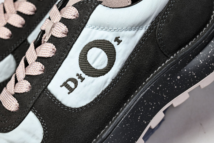 D10R Sneaker D897-240