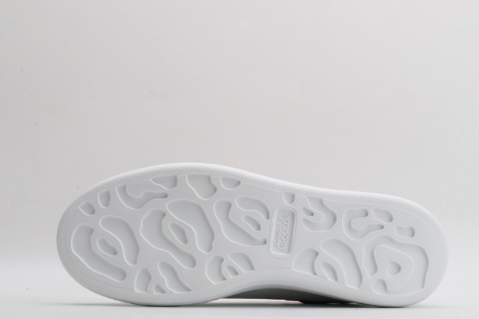 A1exa*der Mcqv*en SNEAKERS