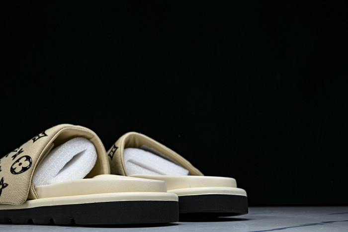 1*V SLIPPERS 11V0107-126