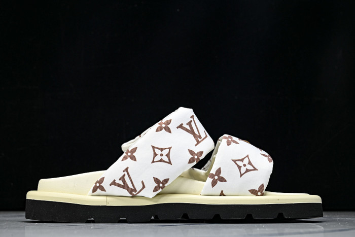 1*V SLIPPERS 11V0107-110