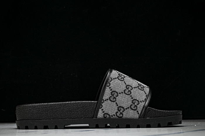 Gv*c SLIPPERS GU568-131