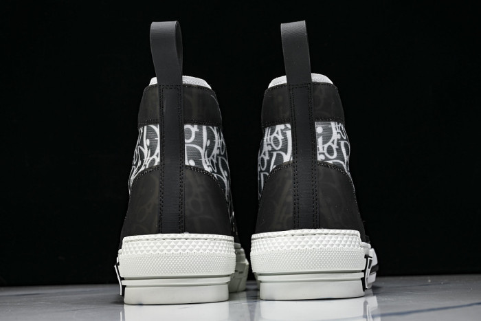 D10R B23 Sneakers DR1256-5602