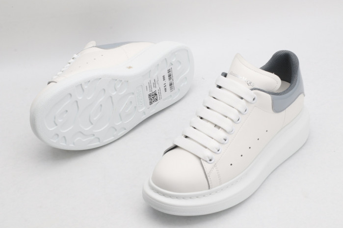 A1exa*der Mcqv*en SNEAKERS