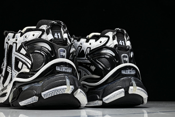 BLCG RUNNER SNEAKER LED 677403-W3RB2-9010