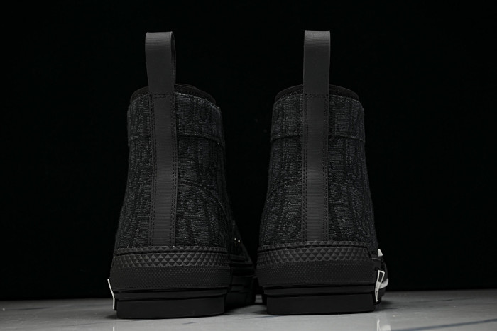 D10R B23 Sneakers 201122