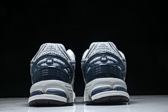 New Ba1an*e 1906R Silver Metallic Deep Ocean U1906RCE
