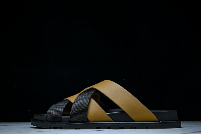 He*mes Slide CU526-2193