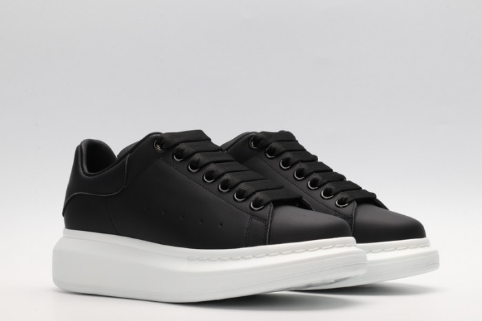 A1exa*der Mcqv*en SNEAKERS