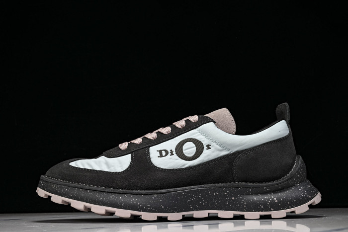 D10R Sneaker D897-240
