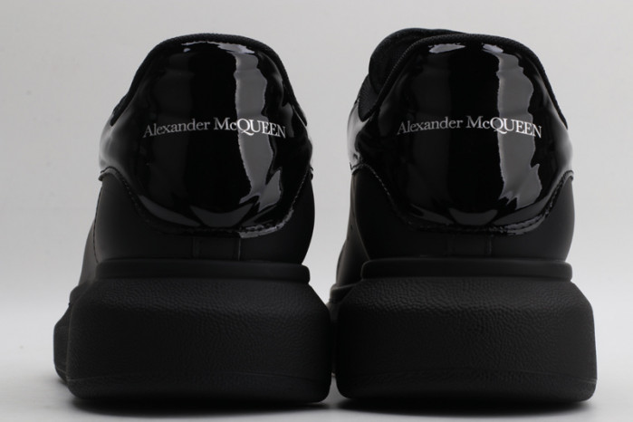 A1exa*der Mcqv*en SNEAKERS