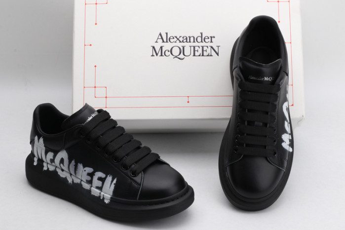 A1exa*der Mcqv*en SNEAKERS