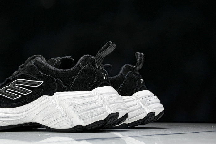 BLCG Sneaker 825418 WDWTS 1977