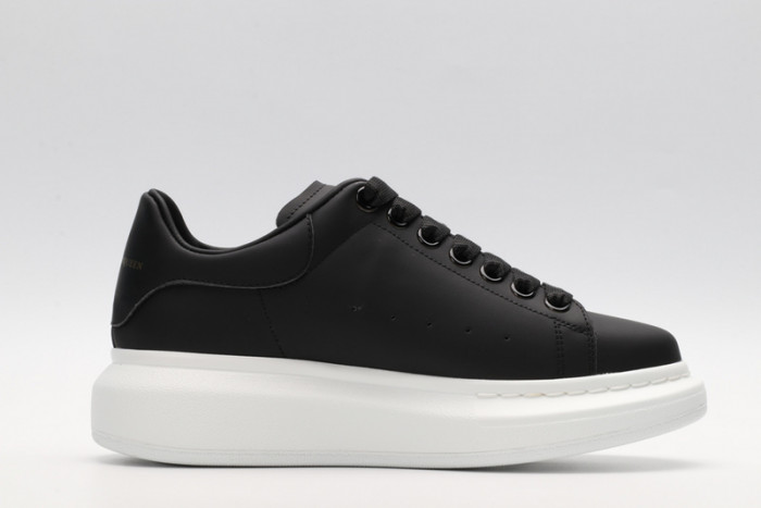 A1exa*der Mcqv*en SNEAKERS