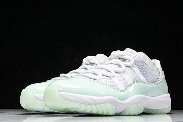 Air Jordan 11 Low “Igloo” AH7860-103
