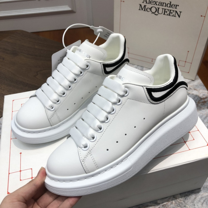 A1exa*der Mcqv*en SNEAKERS
