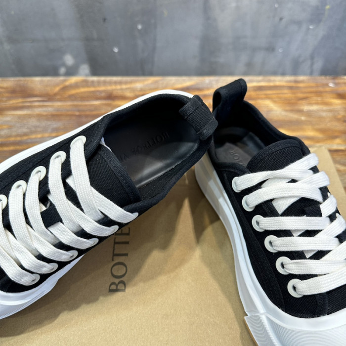 B0tt*ga Ven*ta SNEAKER
