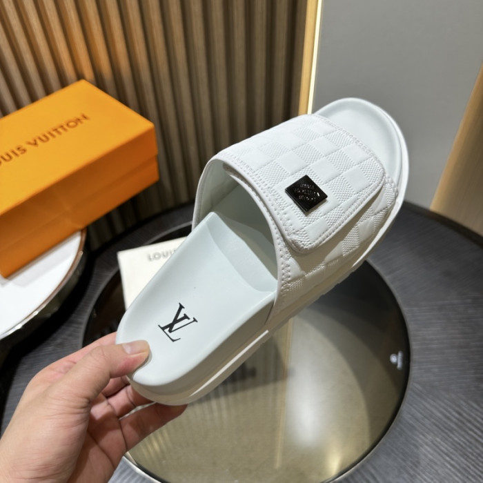 1*V SLIPPERS 11V0107-066
