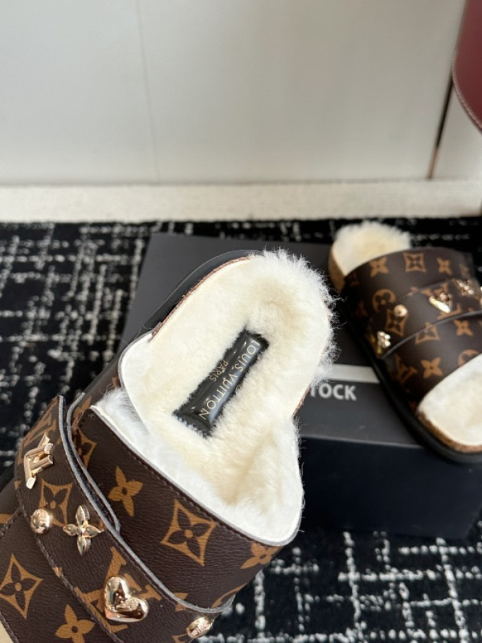 1*V SLIPPERS 11V0107-084
