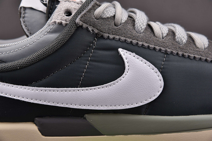 sacai x nike zoom cortez 4.0 dark grey white dq0581-001