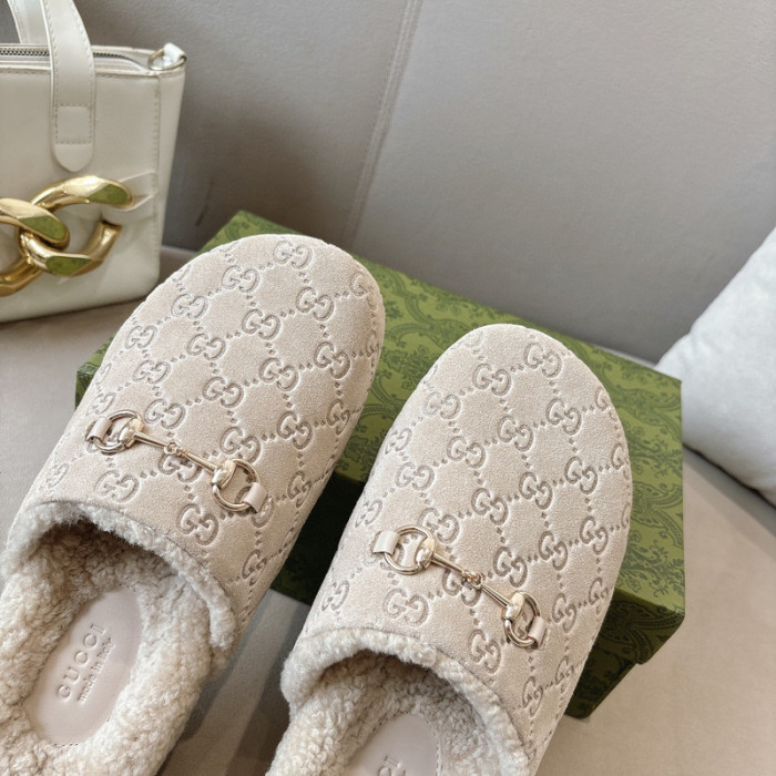 Gv*c SLIPPERS GU568-111
