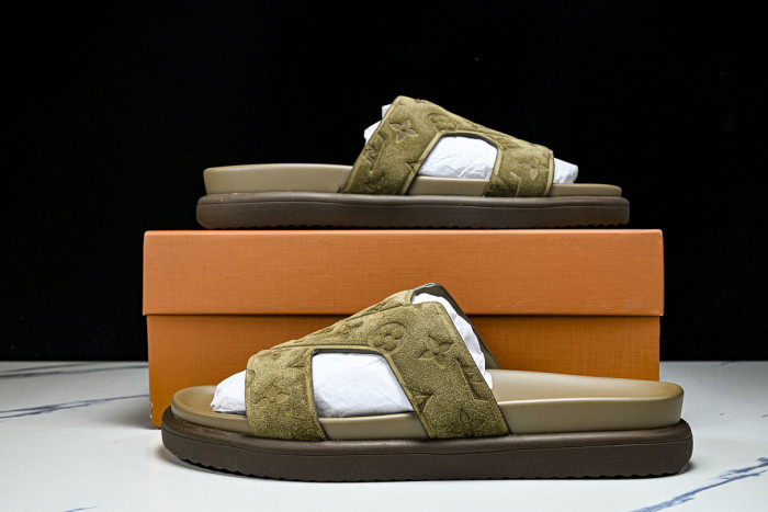 1*V SLIPPERS 11V0107-105